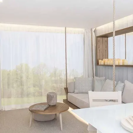 Oura Senses Hotell 3*