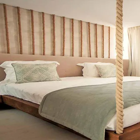 Oura Senses Hotell 3*