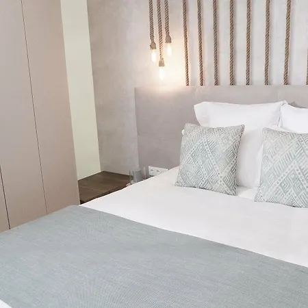 Oura Senses Hotell 3*